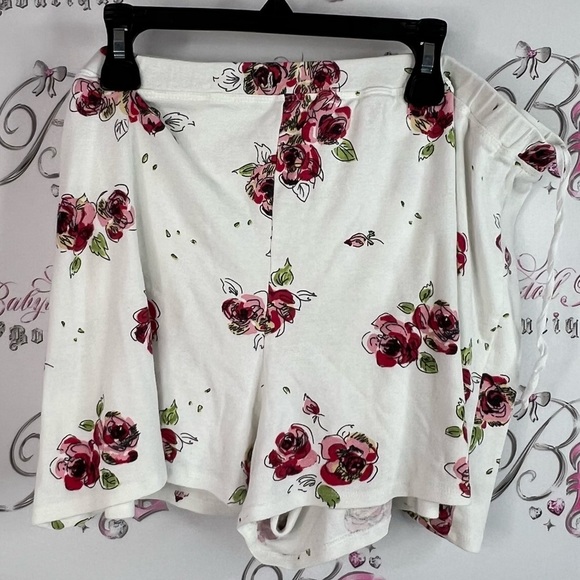 komar Other - Komar shorts White Floral Shorts flowers roses pink red green drawing style